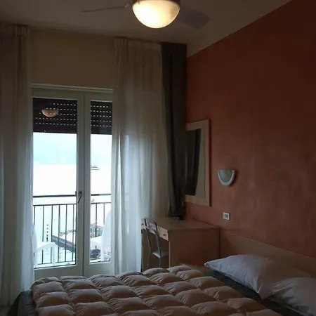 Sorriso 2* Brenzone sul Garda