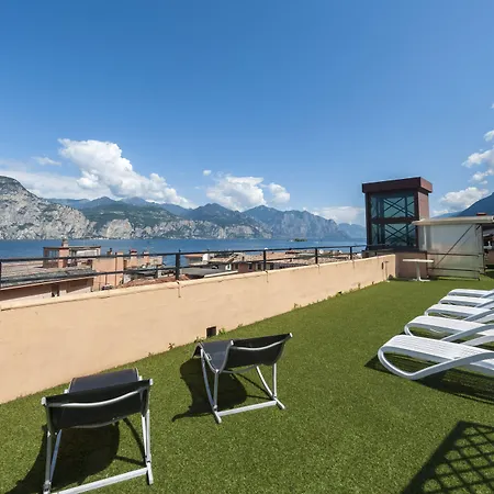 Sorriso Brenzone sul Garda