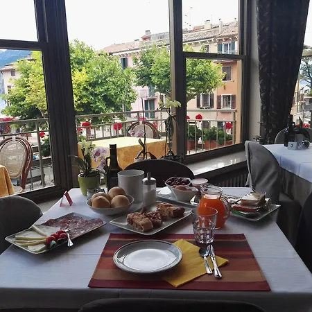 Sorriso Hotel Brenzone sul Garda