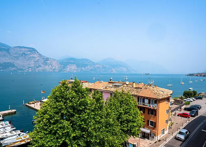 Sorriso Brenzone sul Garda