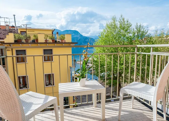 Sorriso Brenzone sul Garda